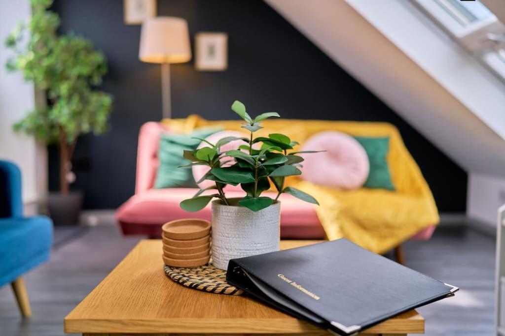 York City Central Apartment And Coffee Shop Экстерьер фото