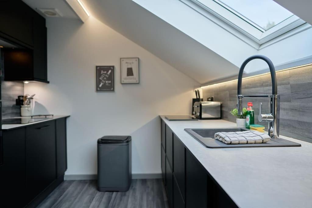 York City Central Apartment And Coffee Shop Экстерьер фото